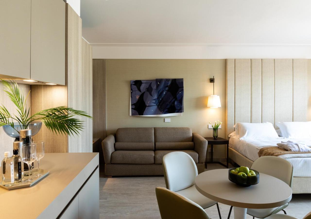 Ceccarini 9 Home Suite Home Riccione Exterior foto